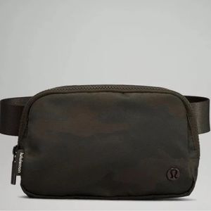 Lululemon everywhere belt bag